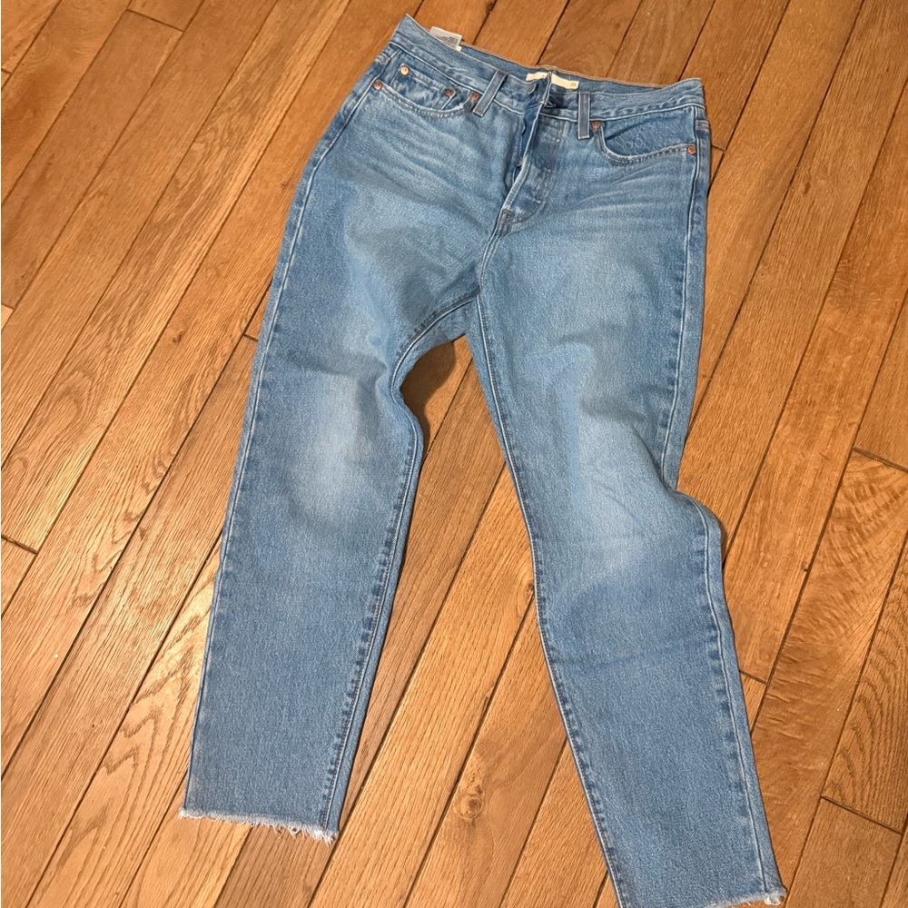 Levi’s Wedgie Icon Ankle raw hem